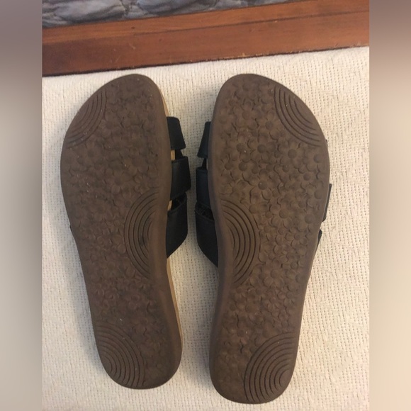 Cliffs by White Mountains Black slip on Sandal Slides - Picture 2 of 3